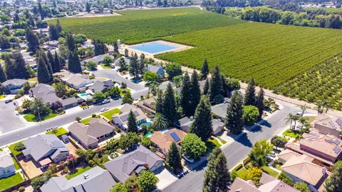 View/Area - 467 S Maple Dr, Reedley, CA 93654 photo 6 of 7
