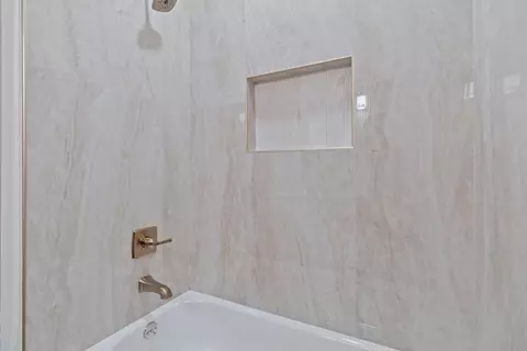 Bath - 467 S Maple Dr, Reedley, CA 93654 photo 5 of 5