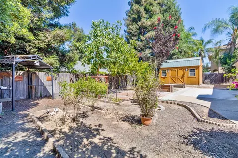 Exterior - 467 S Maple Dr, Reedley, CA 93654 photo 12 of 15