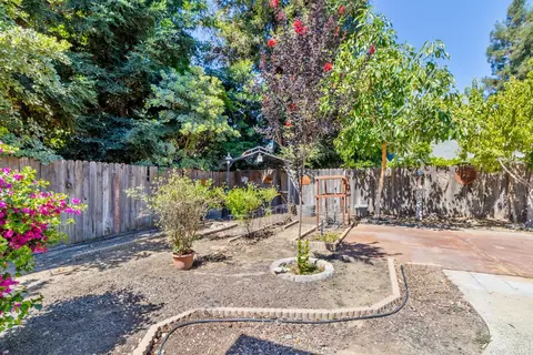 Exterior - 467 S Maple Dr, Reedley, CA 93654 photo 9 of 15