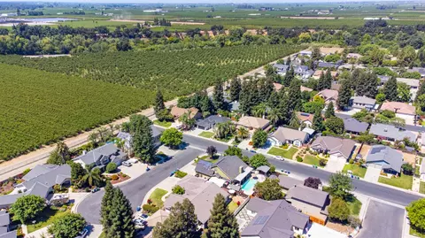 View/Area - 467 S Maple Dr, Reedley, CA 93654 photo 2 of 7