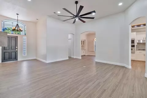 Living - 467 S Maple Dr, Reedley, CA 93654 photo 1 of 3