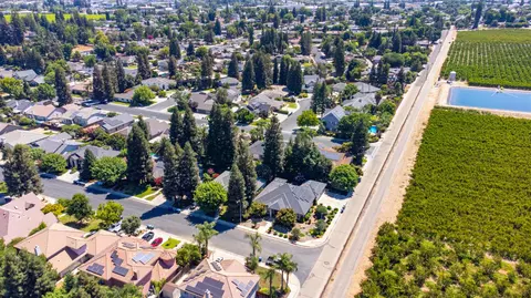 View/Area - 467 S Maple Dr, Reedley, CA 93654 photo 3 of 7