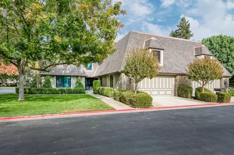 2828 W Compton Ct, Fresno, CA 93711