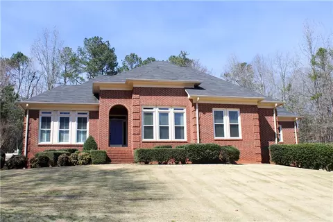 220 Village Dr, Lagrange, GA 30240 photo 1