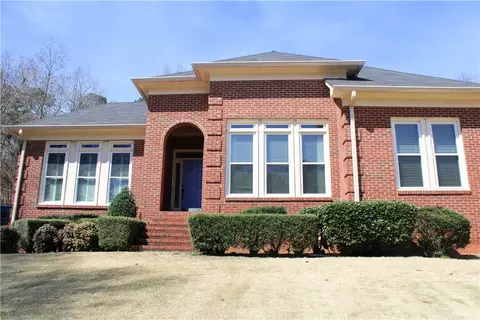 220 Village Dr, Lagrange, GA 30240 photo 2