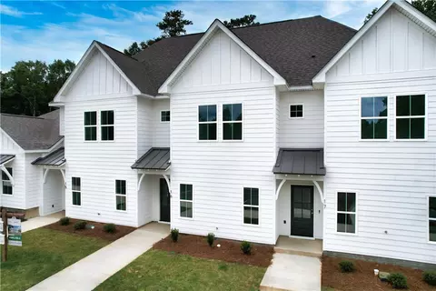 630 Village Dr #16, Opelika, AL 36801