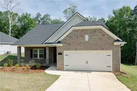 106 Cottage Ct, Opelika, AL 36801