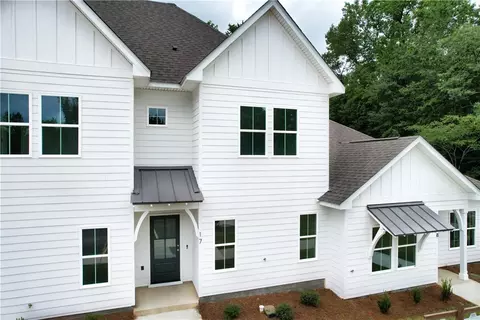 630 Village Dr #17, Opelika, AL 36801