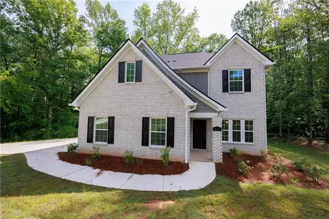 102 Cottage Ct, Opelika, AL 36801