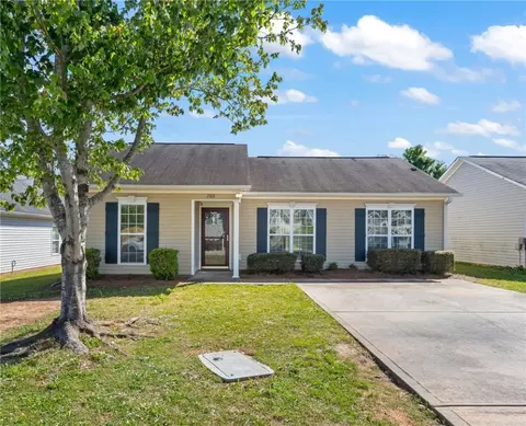 2109 Winding Oak Dr, Opelika, AL 36804
