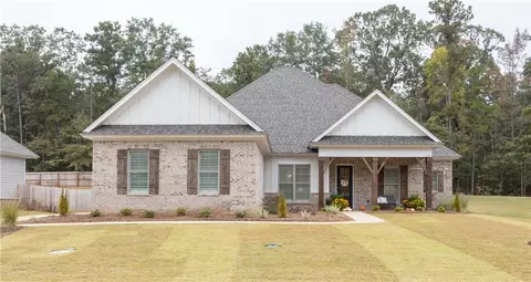 222 Merlin St, Opelika, AL 36801
