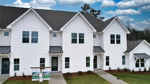 630 Village Dr #11, Opelika, AL 36801