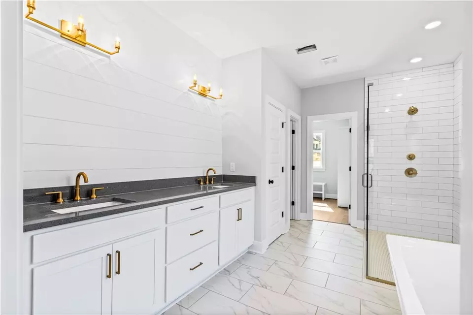 Bath - 2348 Annandale Ln, Auburn, AL 36830 photo 1 of 6