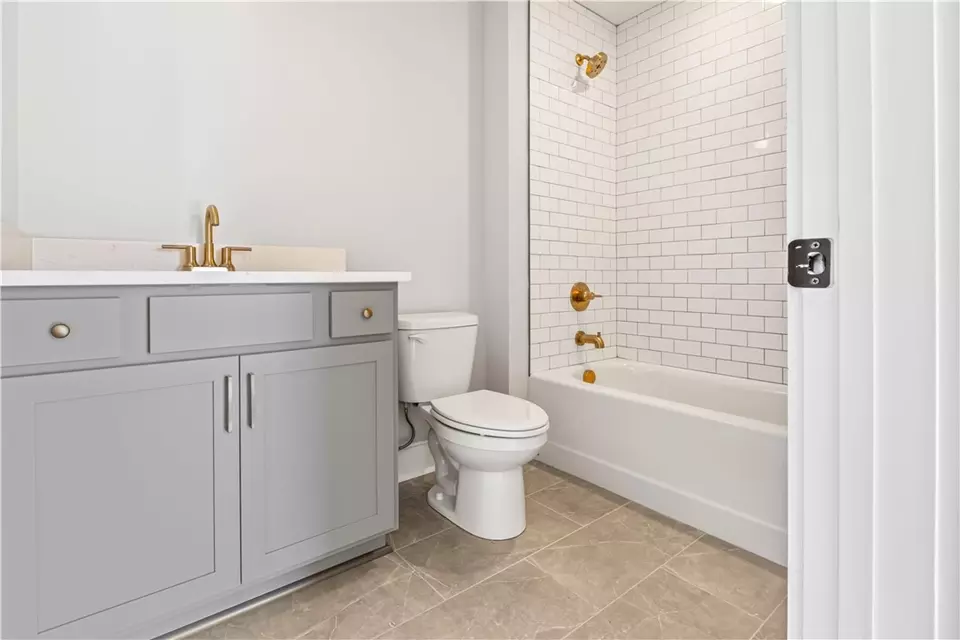 Bath - 2348 Annandale Ln, Auburn, AL 36830 photo 6 of 6