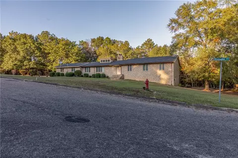 1007 Bluewater Ct, Tuskegee, AL 36083 photo 2