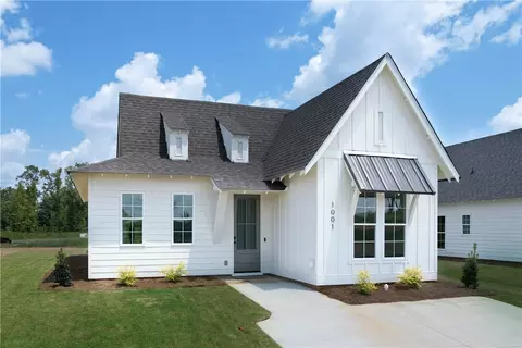 732 Village Dr, Opelika, AL 36801