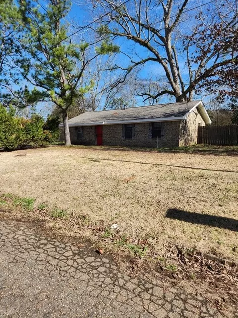 104 Freddie Dr, Tuskegee, AL 36083