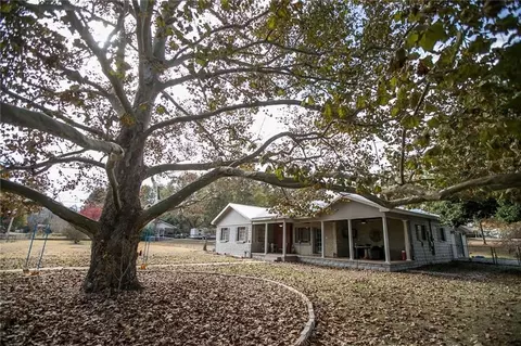 2104 Lafayette Pkwy, Opelika, AL 36801