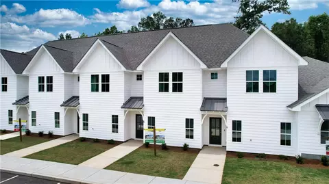 630 Village Dr #5, Opelika, AL 36801