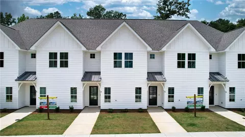 630 Village Dr #4, Opelika, AL 36801