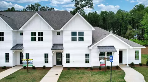 630 Village Dr #6, Opelika, AL 36801