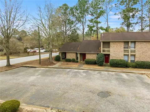 1016 Stonegate Dr #E, Auburn, AL 36832 photo 2