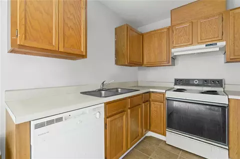 1016 Stonegate Dr #E, Auburn, AL 36832 photo 6