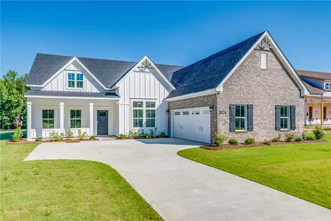 2824 Rainmaker Run Dr, Auburn, AL 36832
