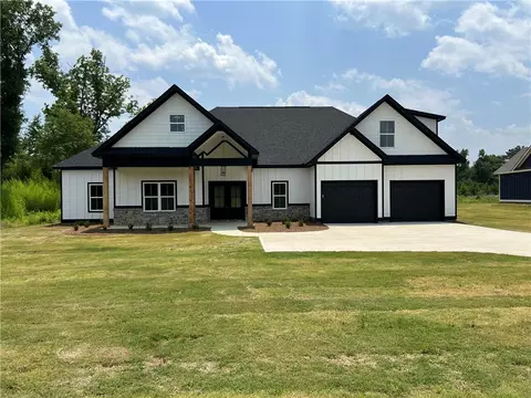 182 Mclendon Rd, Fort Mitchell, AL 36856