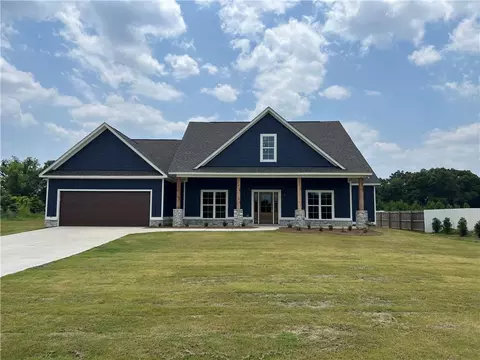 180 Mclendon Rd, Fort Mitchell, AL 36856
