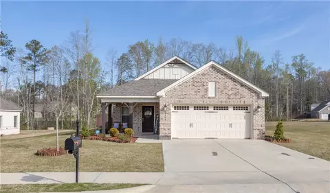 1849 Nightsong Ln, Opelika, AL 36801