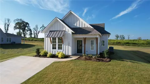 1004 Crossing Ct E, Valley, AL 36854 photo 2