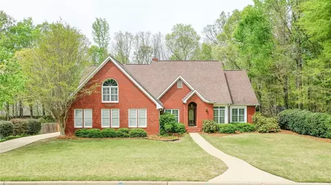 387 Oakridge Dr, Auburn, AL 36830
