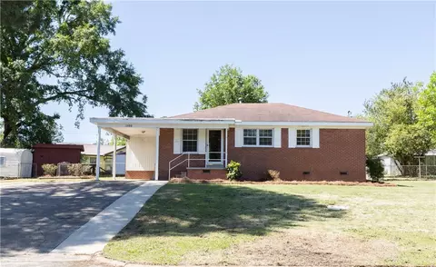 1205 Watwood Ave, Opelika, AL 36801