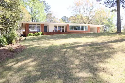 1119 W Collinwood Cir, Opelika, AL 36801