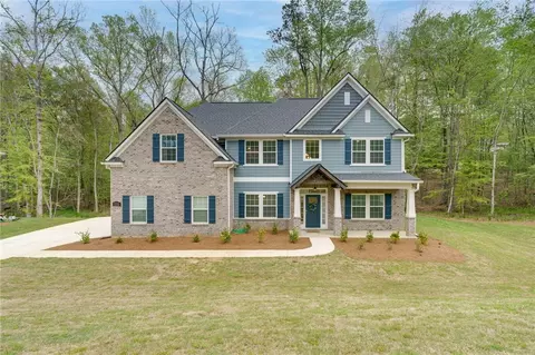 3201 Heatherbrook Dr, Opelika, AL 36801