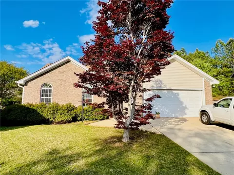 965 Slate Ct, Auburn, AL 36830