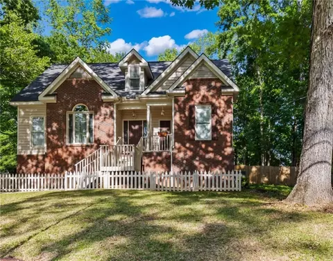 1356 E University Dr, Auburn, AL 36830