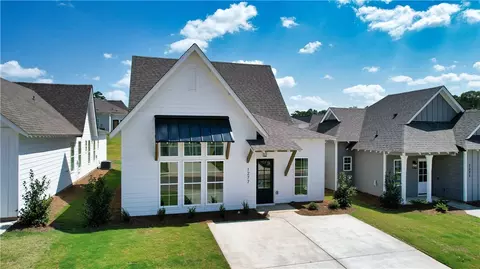 1277 Woodland Cir, Opelika, AL 36801