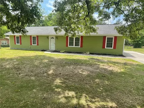 36 Hancock Rd, Phenix City, AL 36869