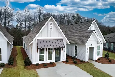 1247 Hidden Den Trl, Opelika, AL 36801