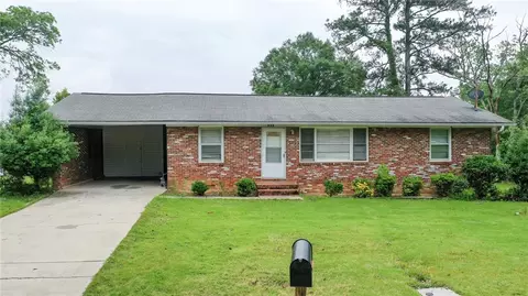 711 Pleasant Dr, Opelika, AL 36801