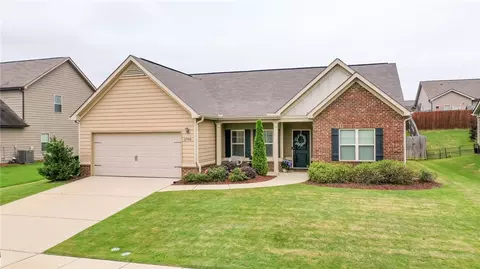 2708 Samantha Ln, Opelika, AL 36804