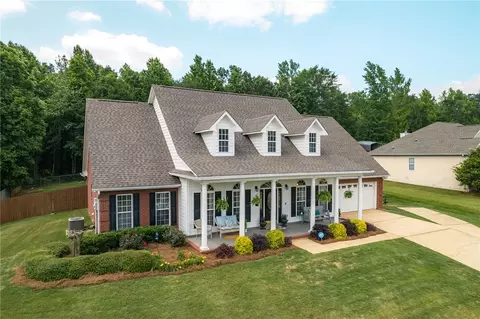 1905 Berry Hill Dr, Opelika, AL 36801
