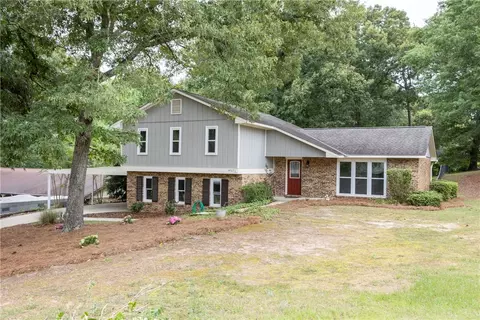 4905 Ridgeway Dr, Phenix City, AL 36867
