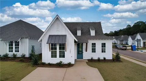 1241 Woodland Cir, Opelika, AL 36801