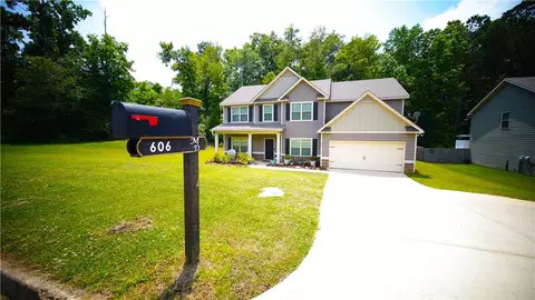 606 Mcdonald Dr, Opelika, AL 36801