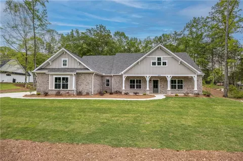 928 Ski Spray Pt, Opelika, AL 36804