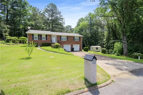 3207 Grace Dr, Opelika, AL 36801